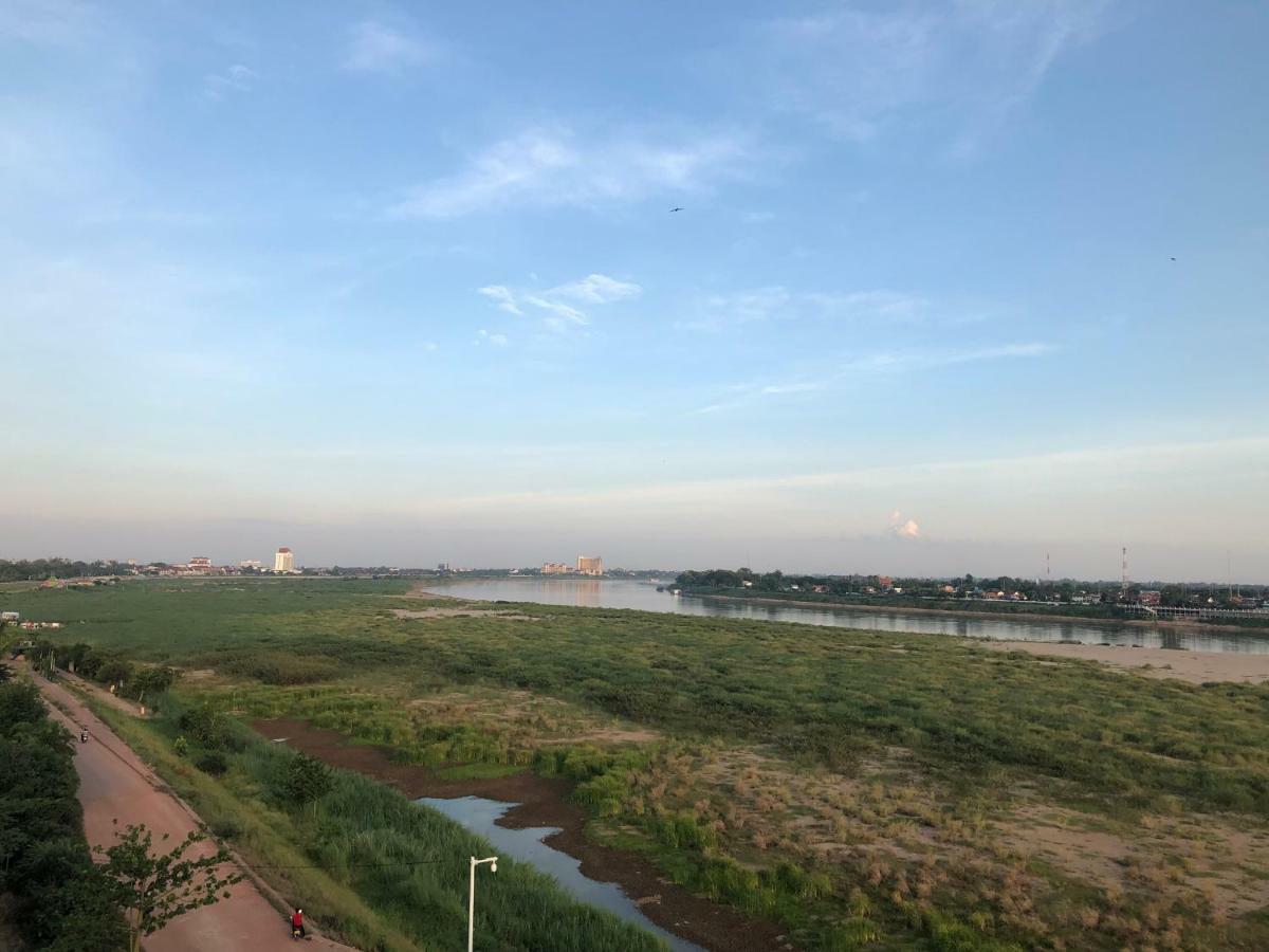 Sunset Mekong Apartment Vientiane Exterior foto