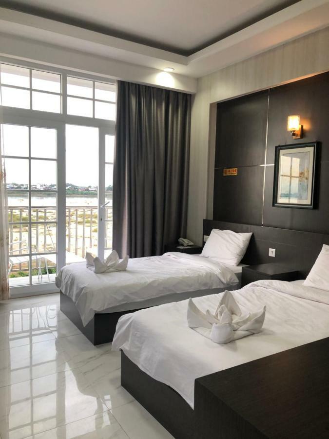Sunset Mekong Apartment Vientiane Exterior foto