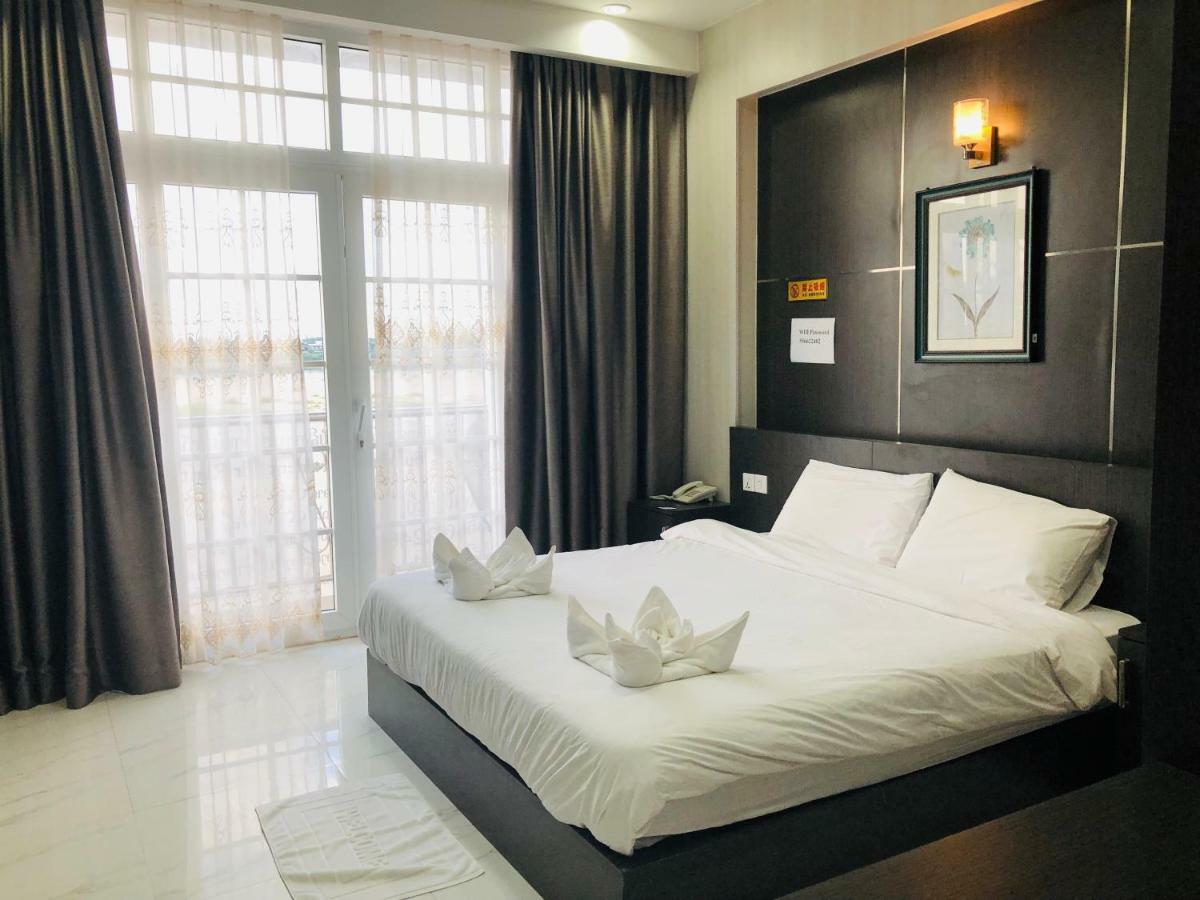 Sunset Mekong Apartment Vientiane Exterior foto
